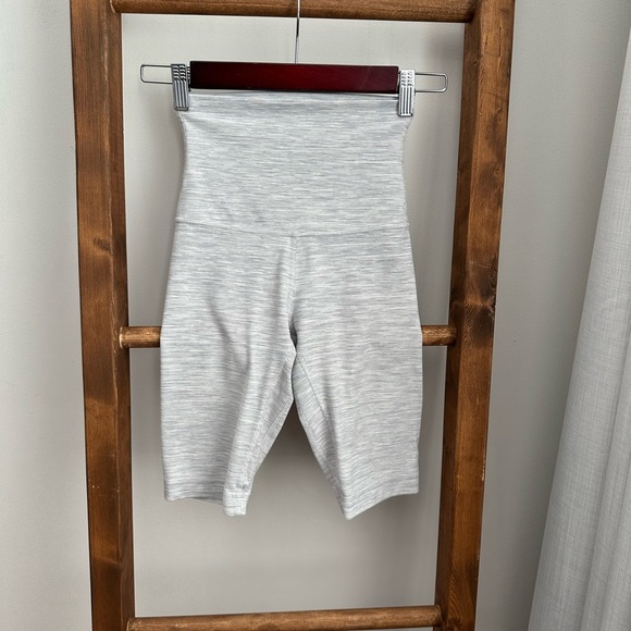 Lululemon Align Short High Rise 10” - Picture 4 of 9